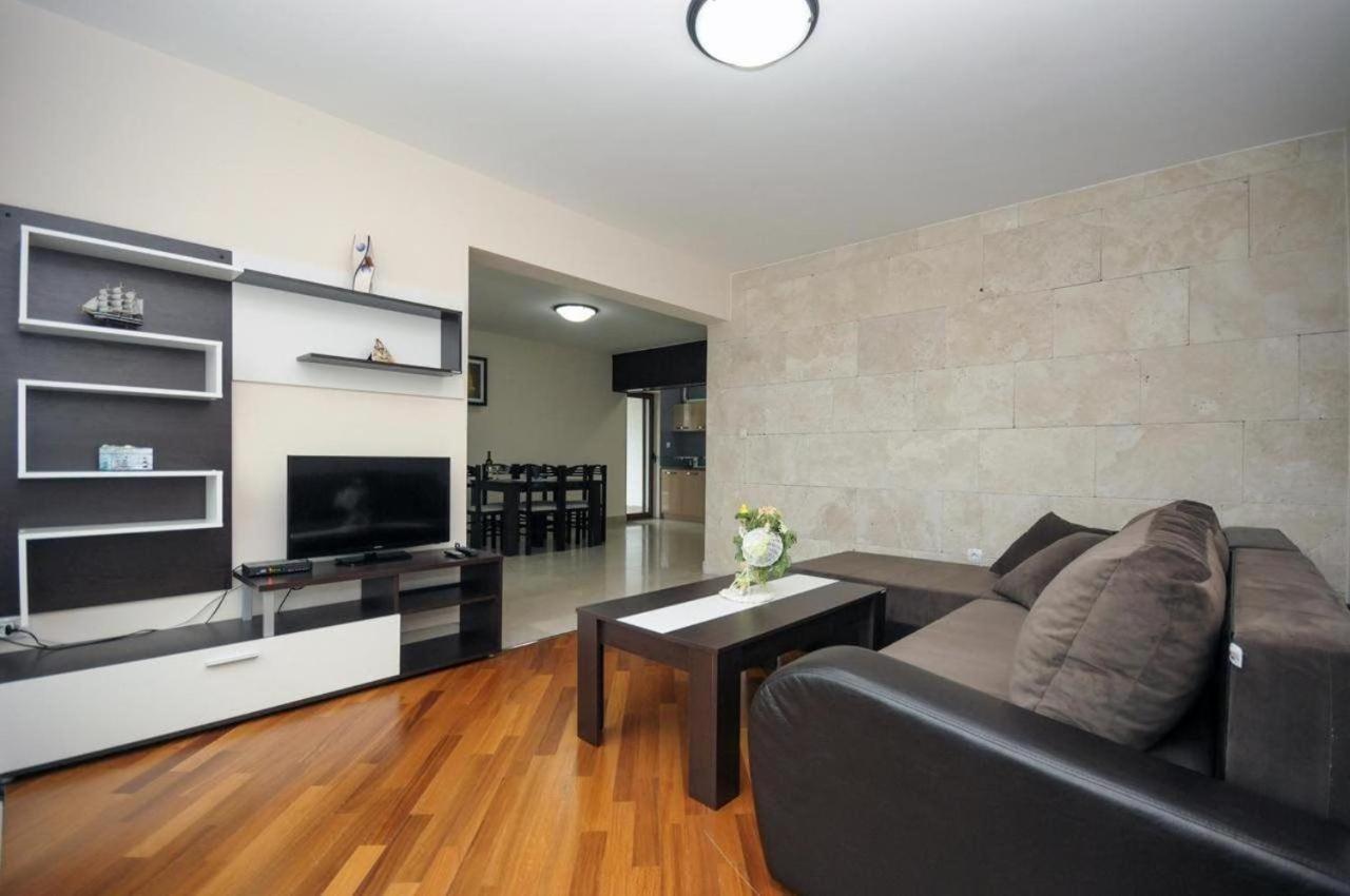 Lusso By Cmm *