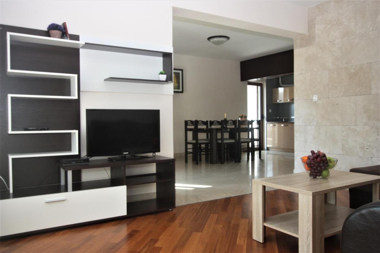 Lusso By Cmm Apartment